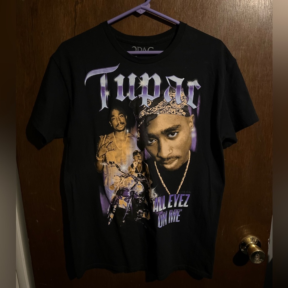men’s Tupac Shakur graphic tee size M